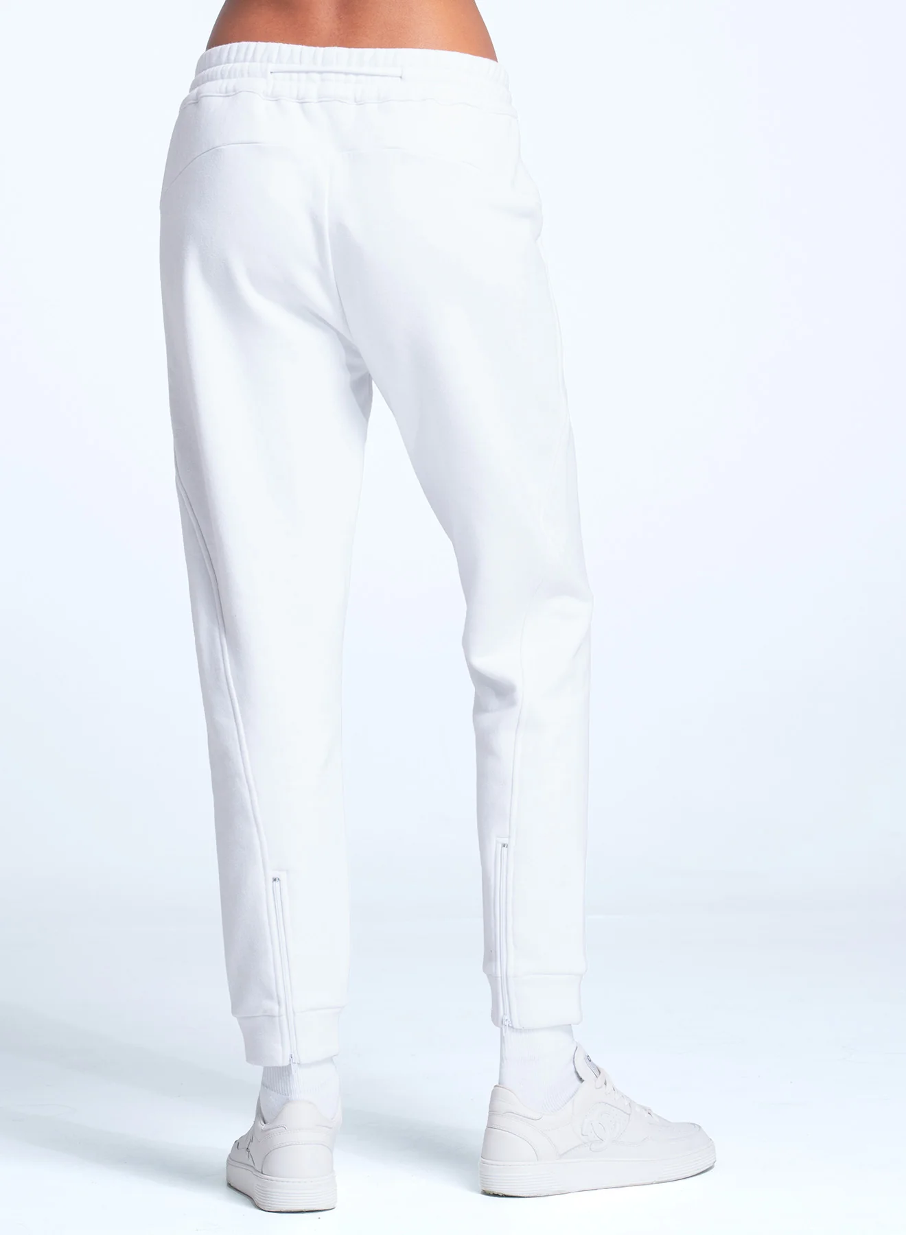 Essential Jogger - Image 4